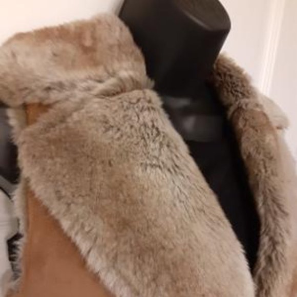 Faded Glory Buckskin Brown Faux Suede and Fur Vest - Picture 3 of 7